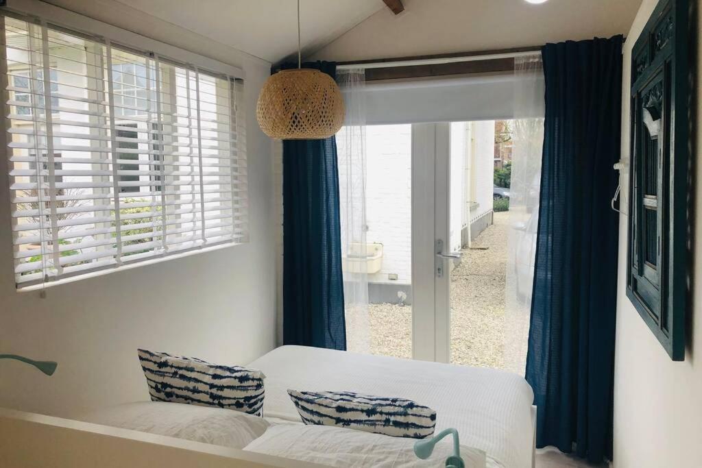 Tiny House In Tuin Van De Statige Villa Mariahof Dordrecht Exteriör bild