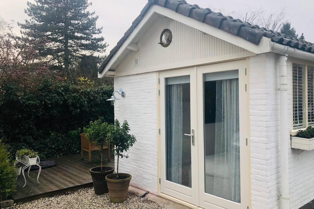 Tiny House In Tuin Van De Statige Villa Mariahof Dordrecht Exteriör bild