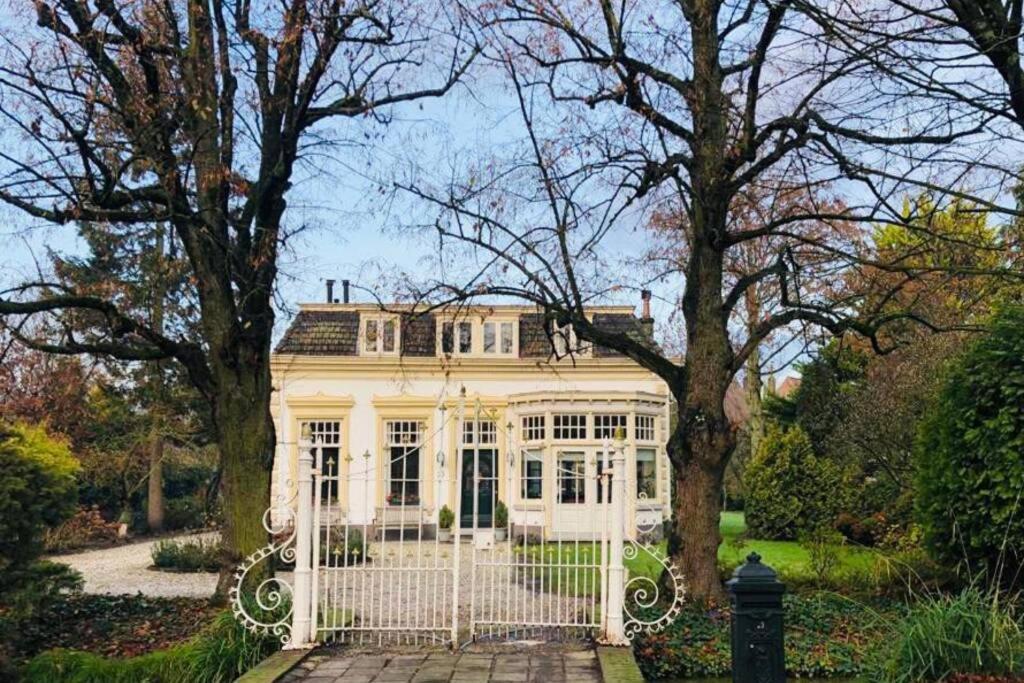 Tiny House In Tuin Van De Statige Villa Mariahof Dordrecht Exteriör bild