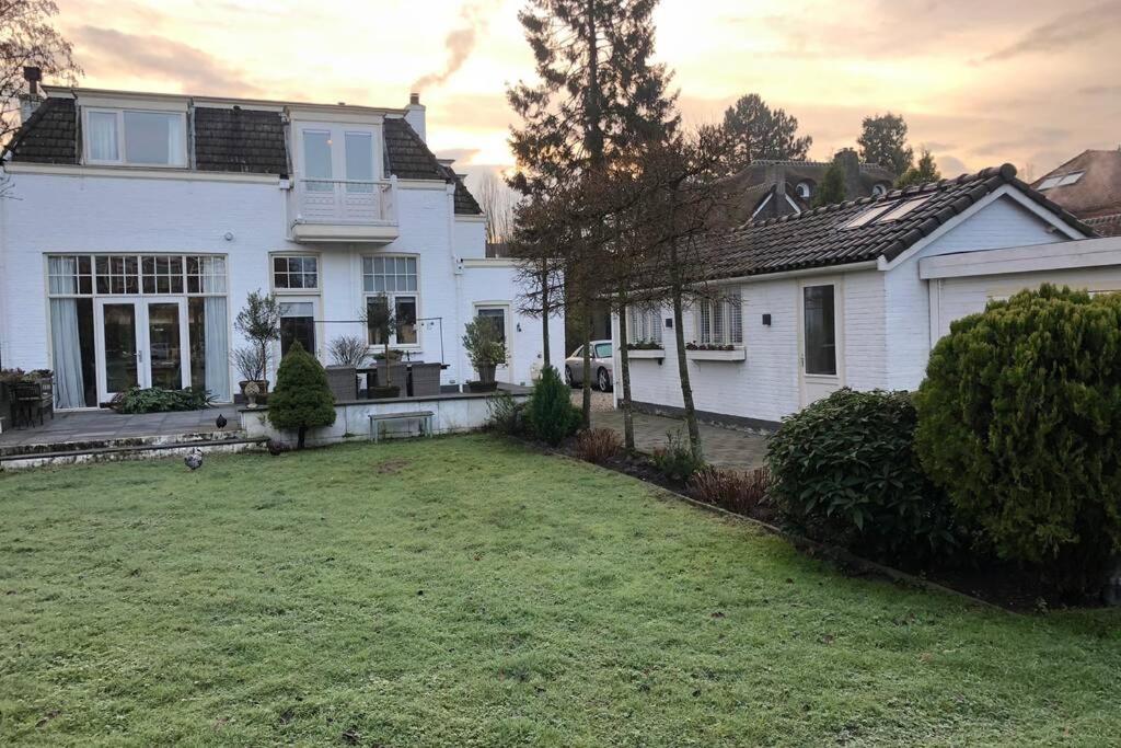 Tiny House In Tuin Van De Statige Villa Mariahof Dordrecht Exteriör bild