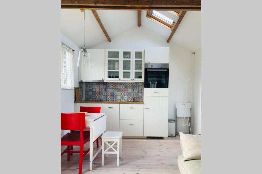 Tiny House In Tuin Van De Statige Villa Mariahof Dordrecht Exteriör bild